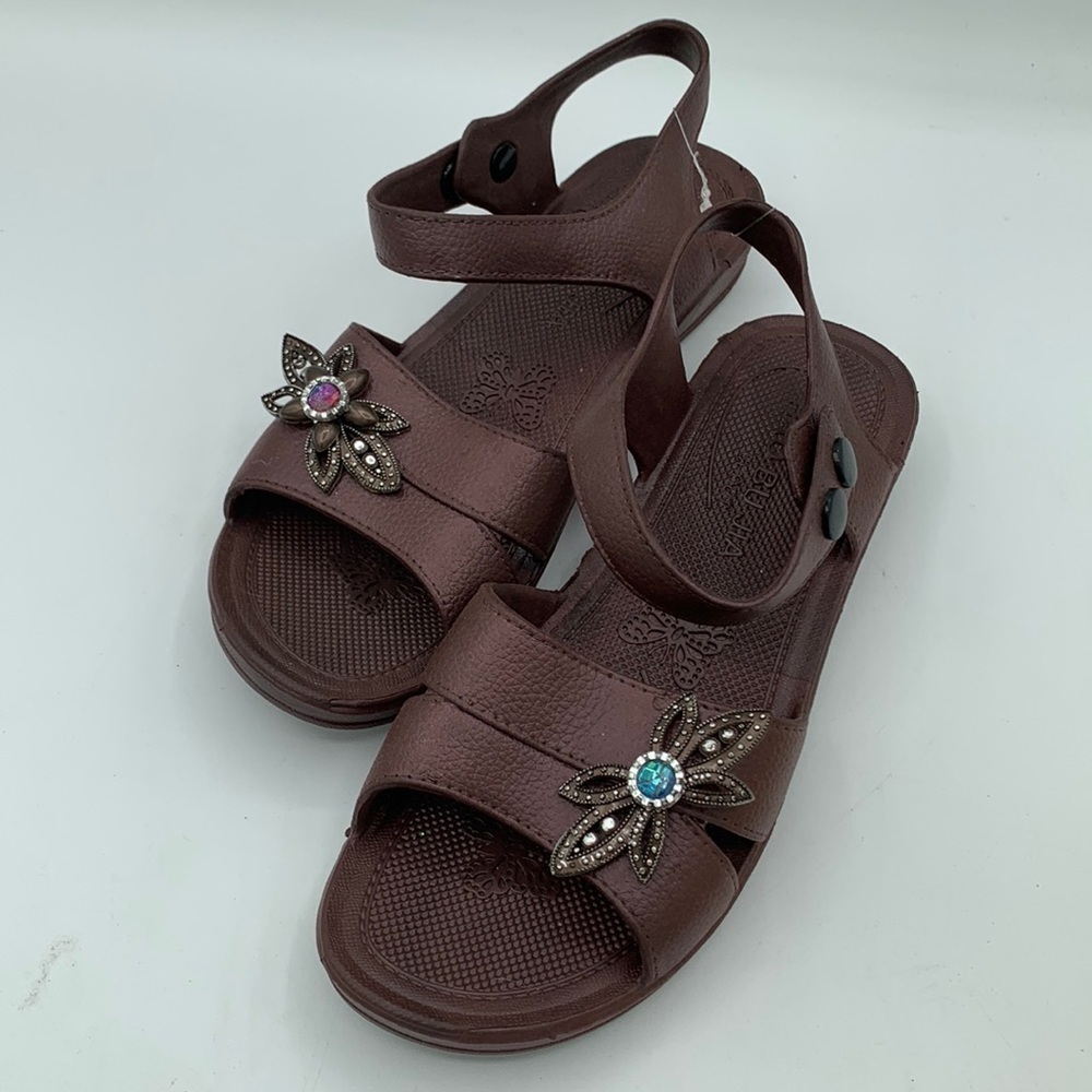 Hao Bu Jia rubber sandals w/ attached floral gem filled decoration Sz 41 EU NWOT